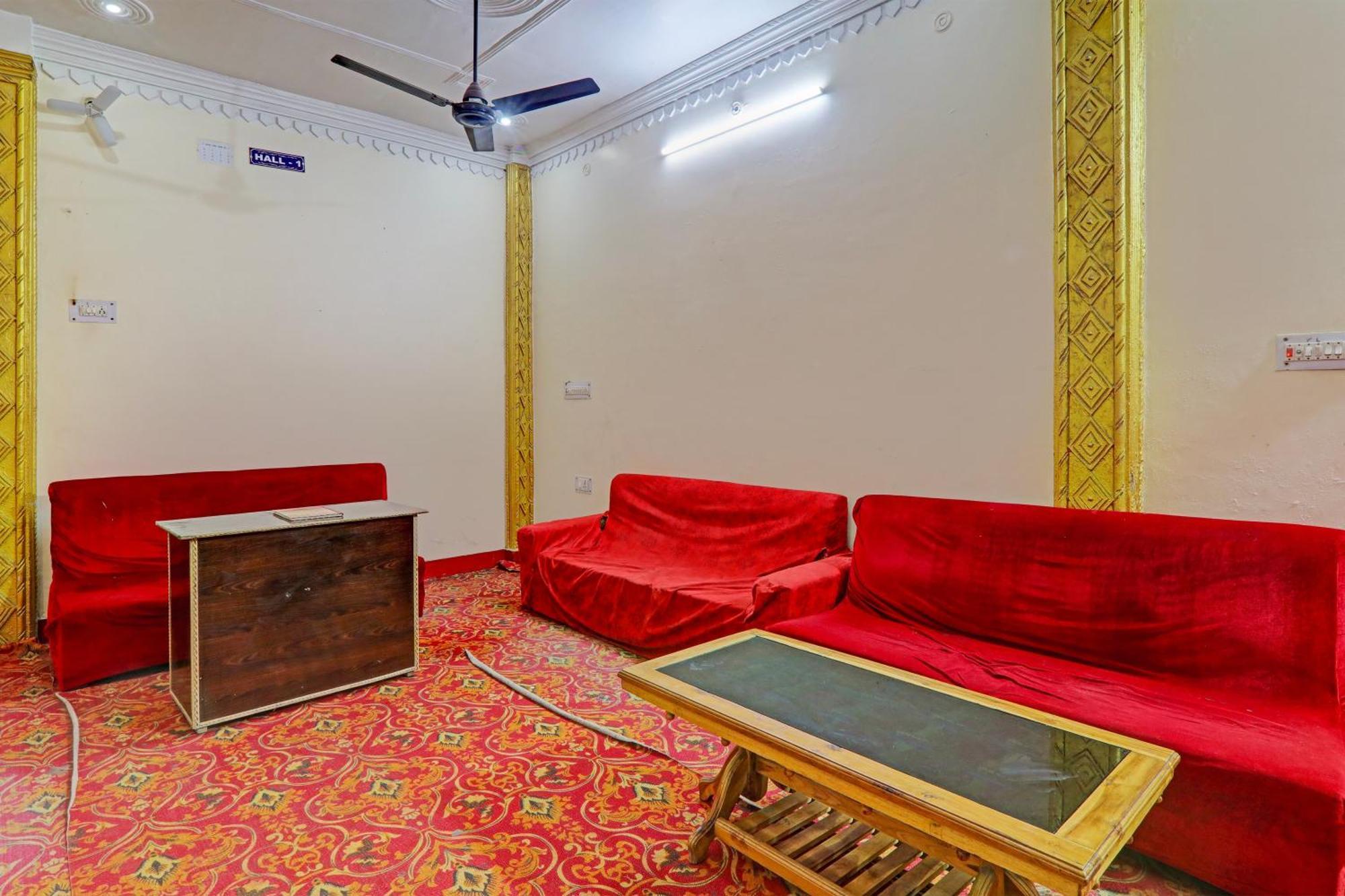 Hotel O Home Om Marriage Hall Ayodhya Buitenkant foto