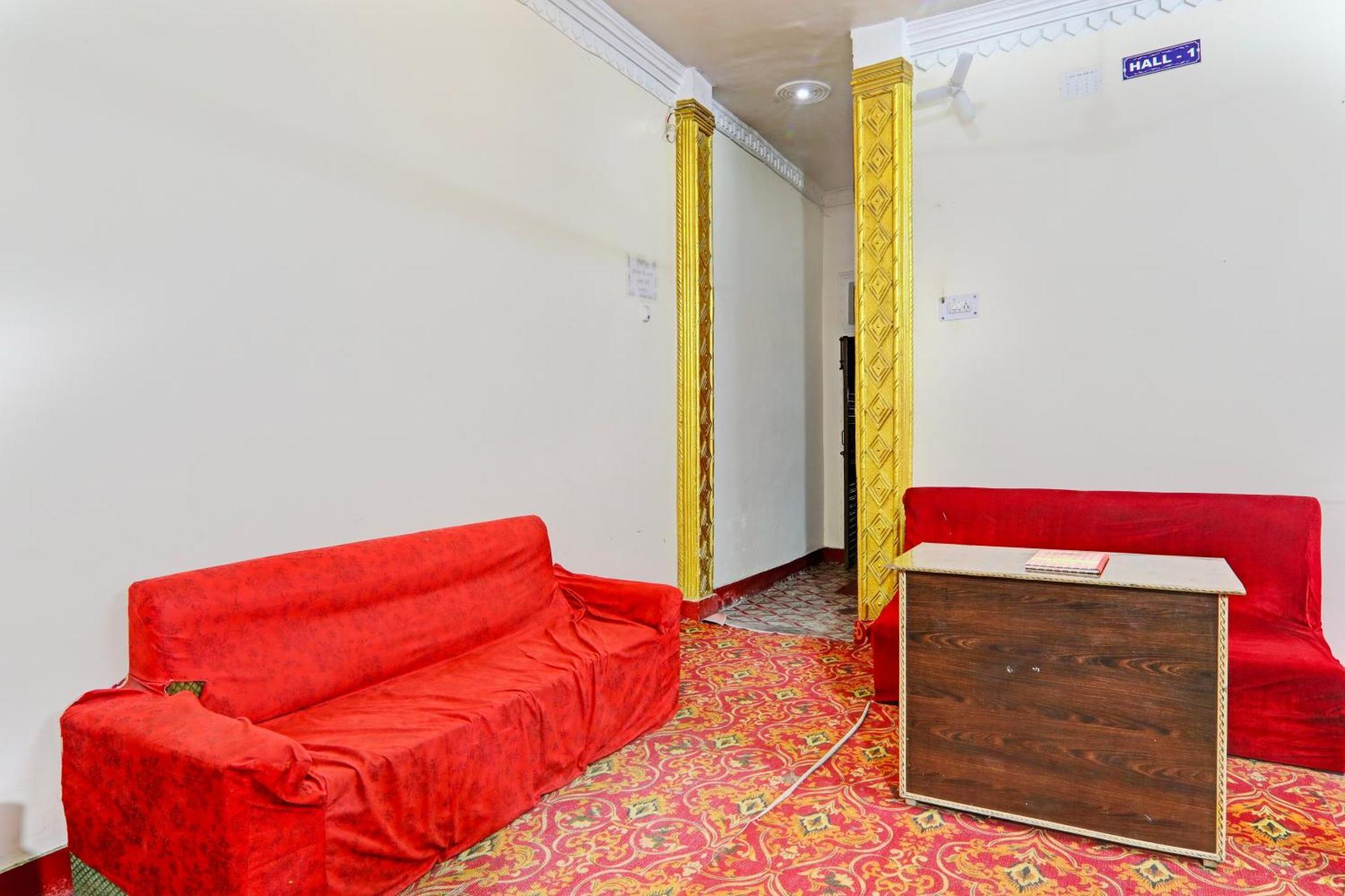 Hotel O Home Om Marriage Hall Ayodhya Buitenkant foto